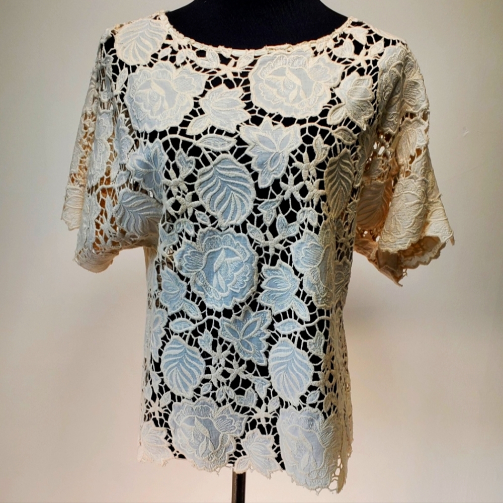 HERITAGE HALSTON Cream Lace Top
